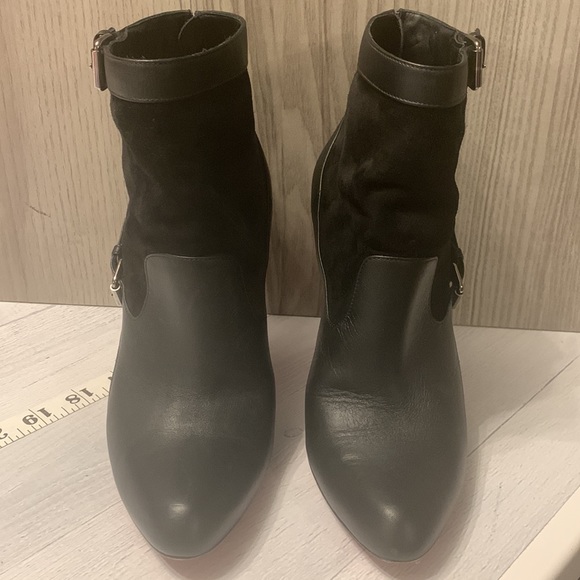 Christian Louboutin CANNASONNE 100 Ankle Bootie - Picture 4 of 7